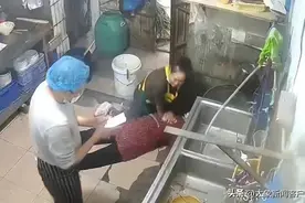 胸部按压+人工呼吸，洛阳汤馆女老板两分钟“神操作”救人一命图片