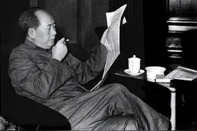 1954年宪法起草期间，西湖进行集体迁墓，毛主席：把岳飞墓留下来图片