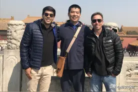 中国男子非洲工作10年，为防身睡觉带把刀，如今成为文化传承导游图片