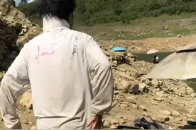 三小伙钓鱼被困后“荒野求生”，当事人：相关部门打电话，说会叫专车来接我们回去图片