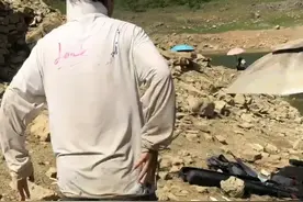 三小伙钓鱼被困后“荒野求生”，当事人：相关部门打电话，说会叫专车来接我们回去图片