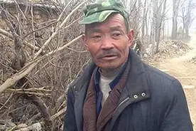 山东智障老农捡泥3年，徒手盖出7层楼，只等弟弟回来娶媳妇图片