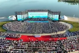 新疆塔城线上+线下手风琴合奏 创大世界基尼斯纪录！图片