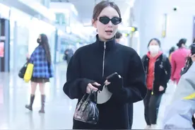 长沙：歌手汪小敏录制完《浪姐4》 现身机场准备离开长沙图片