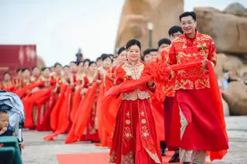 闽台“山盟海誓”集体婚礼今在平潭甜蜜登场，《闽台婚姻幸福书》 发布图片
