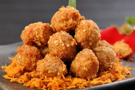 炸肉丸子，谨记“2不放，加3样”，丸子焦香酥脆，凉了也好吃图片