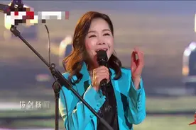 北京跨年冷出新境界：杨坤红鼻子，齐秦脸通红，田震穿黑丝显苍白图片