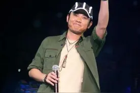 刀郎当年很落魄，老婆离开了他，后来他月入千万，前妻又来找他了图片