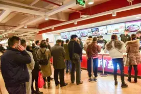 60后重庆女老板，打造出第一大直营中式快餐集团，门店超过1100家图片