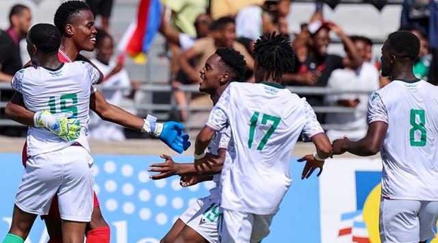 科摩罗足球队(足坛奇迹85万人口贫穷国家又赢了) - 老鹰体育