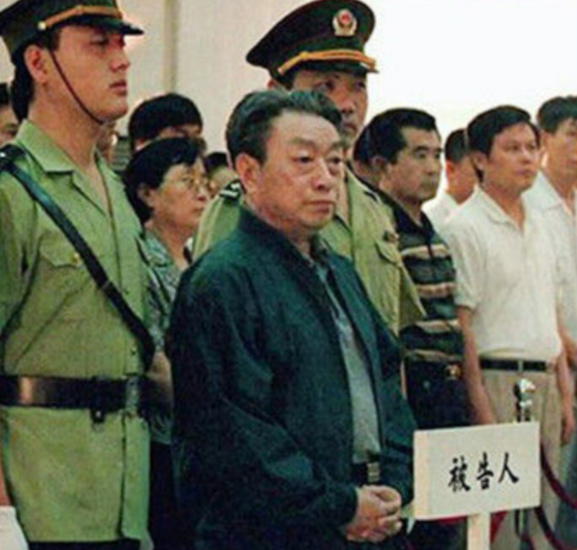 陈希同，在法庭上大放厥词，入狱8年保外就医难逃一死！
