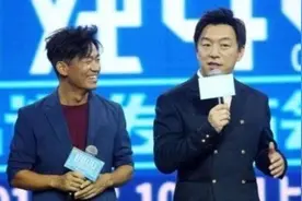 王宝强屁颠上台领奖，黄渤：我就没见过你这么丑，这么矮的影帝图片