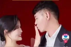 两年前勇敢截花主人公结婚 孟堂主与周大侠 单身妈妈 爱要勇敢追图片