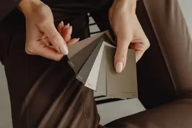 心理学：对方“喜欢你”的时候，会有明显的肢体语言图片