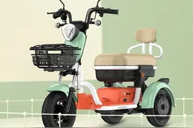 雅迪推出A2，载人三轮设计，搭载轮毂电机，动力与续航足图片