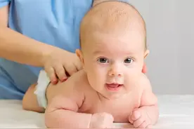 天气再热也别给孩子用痱子粉，这才是真正安全止痒不伤娃的妙招图片