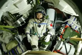 杨利伟飞天时突发意外，26秒惊魂与死神擦肩！返回时舷窗惊现裂纹图片