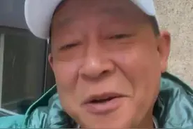 56岁王志文近照曝光，胡子花白满脸皱纹，健康引担忧！图片