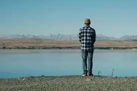 《富爸爸穷爸爸》：未经思考的努力，才是我们贫穷的根源图片