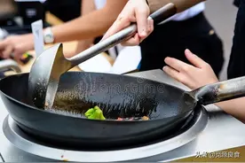 买铁锅，分清“生铁”和“熟铁”，区别真大，教你开锅，越用越光图片