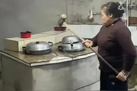 女子过年砸厨房后续：抛夫弃子已离婚，大闹后分的家产，子女回应图片