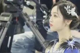 近日娱闻大盘点：王嘉尔宋雨琦恋情曝光，王俊凯最新机场饭拍图片