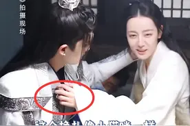长意送鲛珠这场戏任嘉伦夸热巴腰太好！称虐戏比较能打动自己图片