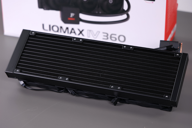 预算3.3W的顶配海景房主机：9800X3D+5090D星曜NOX+乔思伯BO400
