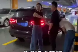 男子和女子在商场，被妻子抓个正着，丈夫：你没处理好婆媳关系图片