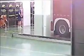 致敬！福州被冲走消防车凌晨出警奔赴一线画面曝光图片