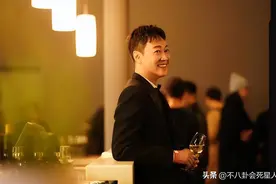 《人世间》后爆红，如今斩获影帝，49岁的他终于熬出头了！图片