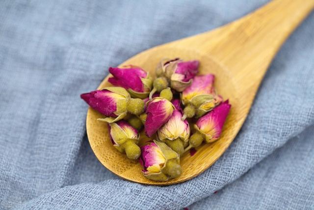 千万别小瞧了天天喝的茶，所有的树叶都能制茶吗？茶叶树叶的区别