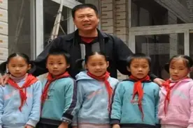 中国首例五胞胎：父亲劳累过世，母亲后悔生娃，现状实在令人唏嘘图片