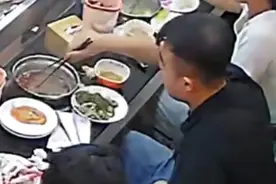 网友：妈妈说过吃饭不要玩手机#正能量图片