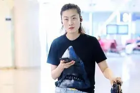 围观！大满贯得主丁宁终于恋爱了？大方逛街，男友穿着亮了图片