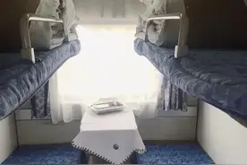 火车软卧包厢“三男一女”事件上了热搜，女乘客却被无情吐槽！图片