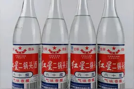 15元一瓶的牛栏山年销百亿，明知是“酒精酒”，为啥那多人愿意喝图片