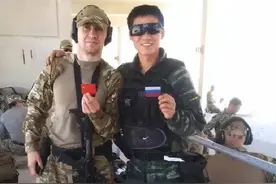 中国特种兵和俄军合影流出，外媒又造谣中国援助俄罗斯，真相来了图片