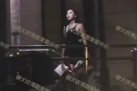 30岁“岳岳”夜会三女被曝，与酒吧女街头拥吻，夜宿爱豆左卓香闺图片