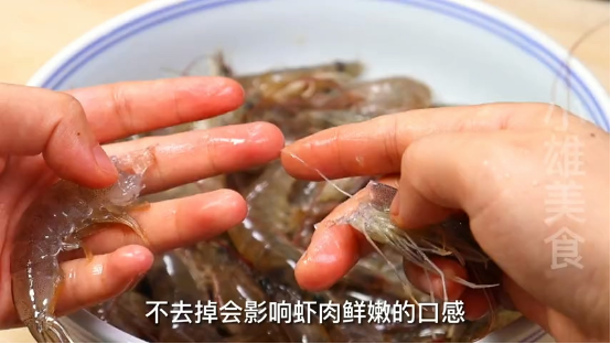 广东人做“虾仁滑蛋”为什么这么好吃？做法简单，鲜香滑嫩不腥