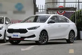 起亚K3：轴距2米7、百公里5个多油，家用合资车顶配才13万出头？图片
