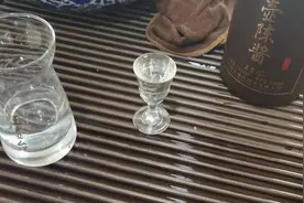开瓶喝不完的酒怎么保存？图片