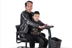 2款适合70岁以上老年人的四轮电动车，最低价不到2000元，能接娃图片