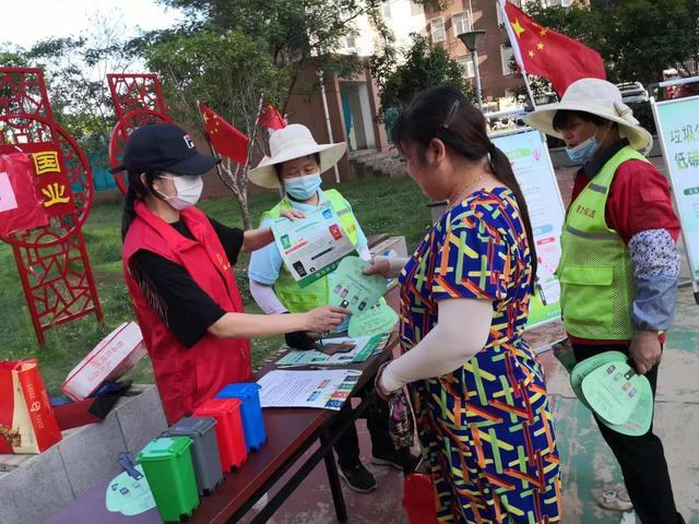 建党101周年东湖新技术开发区豹澥街分类专班黄金堂社区开展活动