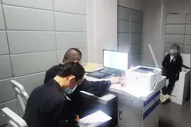 伪造行驶证“卖分”赚钱，绍兴交警抓获23人图片