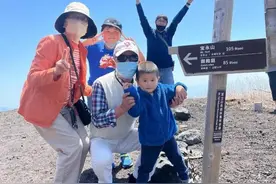 她用8个月时间，一针一线熬夜绣十字绣，是为了讨好日本公婆吗图片