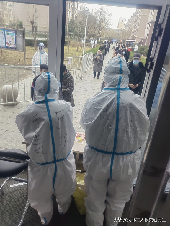 河北高速京哈北线分公司志愿者:战疫情 唐山必有我