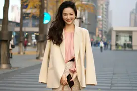 看街拍 识包包：Chanel爆款包-CF链条包8组穿搭示范图片