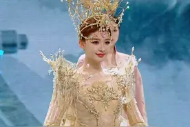 金鹰节这一夜，女主持人朱迅端庄，汪涵的发型吸睛，孙怡美若女神图片