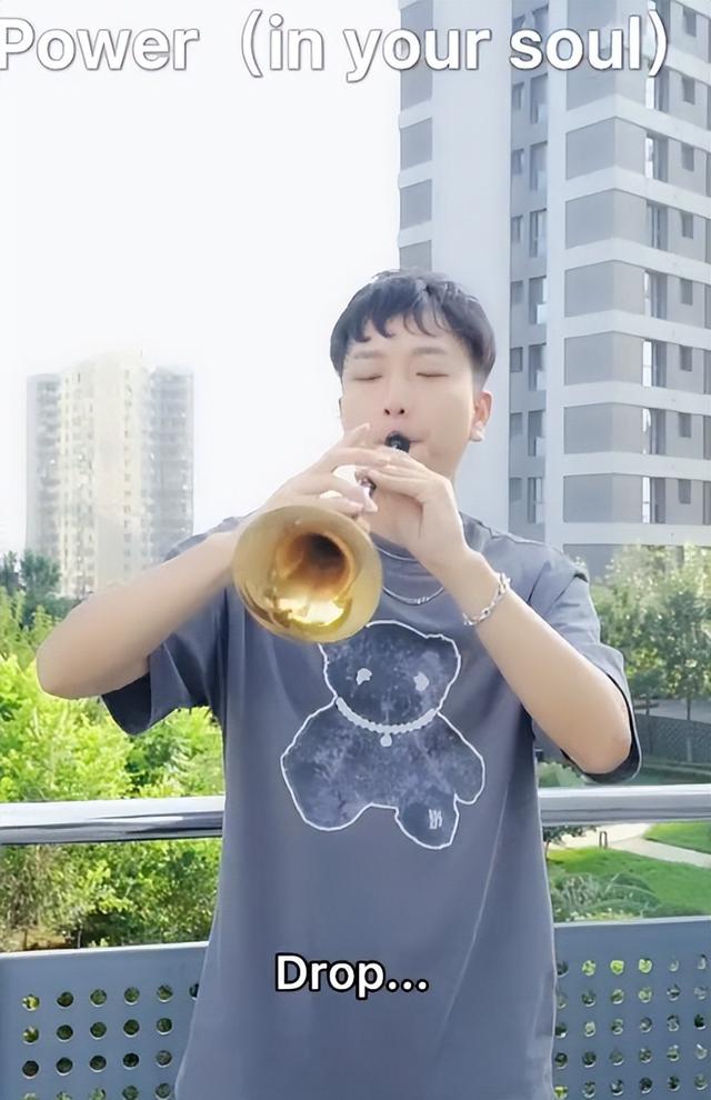 开口第一句就让人浑身起鸡皮疙瘩